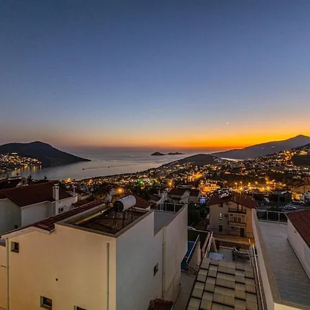 3 Bedroom With Large Pool Area And Top Floor Panoramic Views Kaş