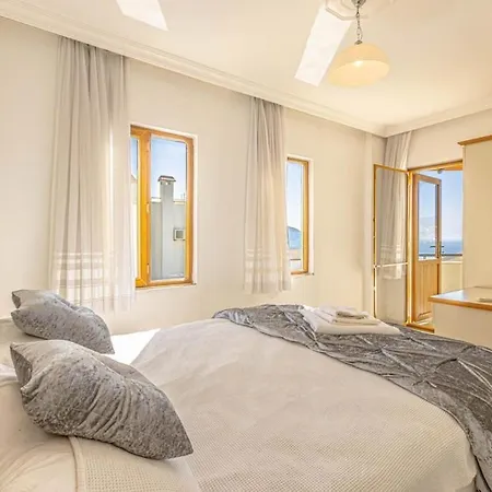 3 Bedroom With Large Pool Area And Top Floor Panoramic Views * Kaş