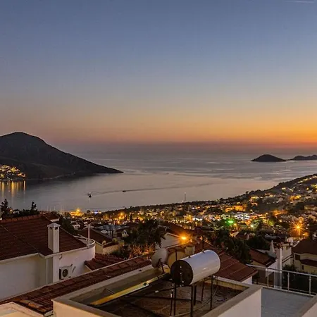 Villa 3 Bedroom With Large Pool Area And Top Floor Panoramic Views Kaş