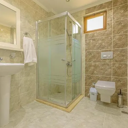 3 Bedroom With Large Pool Area And Top Floor Panoramic Views Kaş