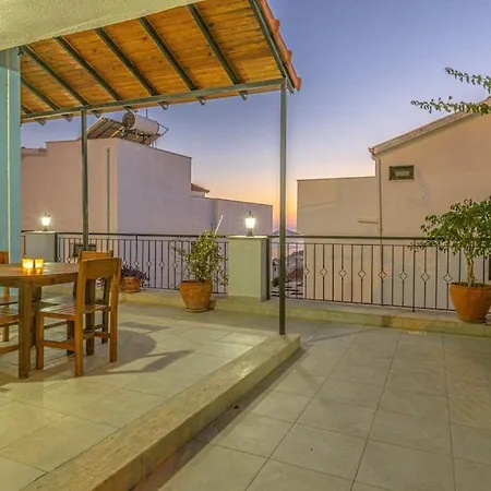 3 Bedroom With Large Pool Area And Top Floor Panoramic Views Kaş