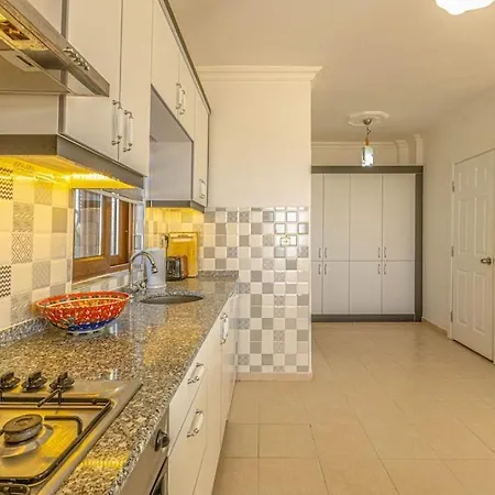 3 Bedroom With Large Pool Area And Top Floor Panoramic Views * Kaş