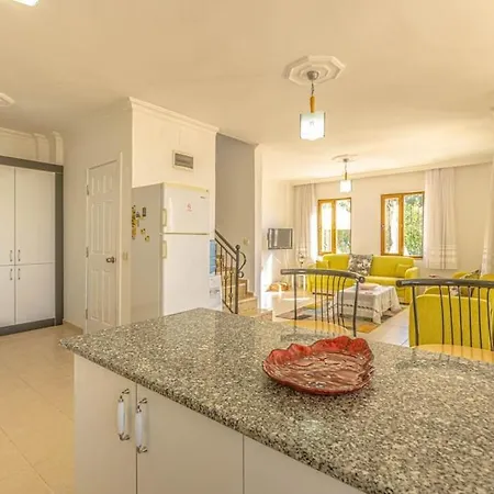 Villa 3 Bedroom With Large Pool Area And Top Floor Panoramic Views *