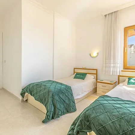 Villa 3 Bedroom With Large Pool Area And Top Floor Panoramic Views *